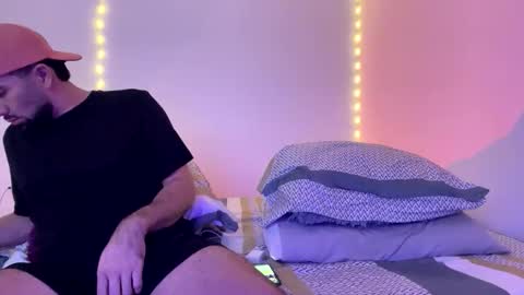 camilor_30 online show from December 18, 2:18 am