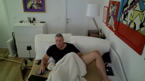 Snapshot of camunication chatting on February 17, 9:24 am camunication online show from February 17, 9:24 am