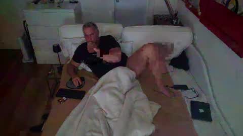 Snapshot of camunication chatting on February 22, 4:15 pm camunication online show from February 22, 4:15 pm