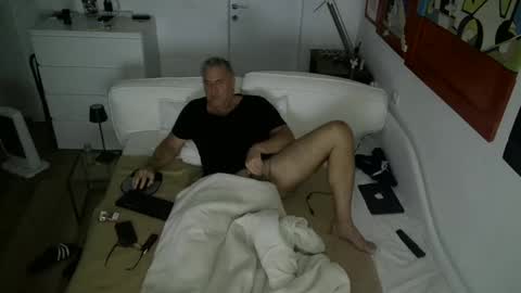 Snapshot of camunication chatting on February 18, 11:19 pm camunication online show from February 18, 11:19 pm