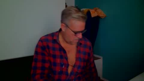 camunication online show from October 25, 10:17 am