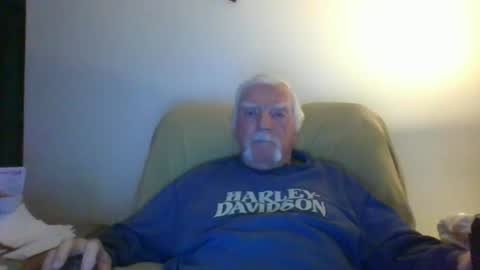 Snapshot of capecod21 chatting on December 26, 1:29 am capecod21 online show from December 26, 1:29 am