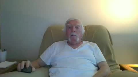 Snapshot of capecod21 chatting on February 16, 2:10 pm capecod21 online show from February 16, 2:10 pm