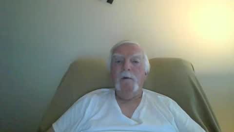 Snapshot of capecod21 chatting on December 21, 1:42 pm capecod21 online show from December 21, 1:42 pm