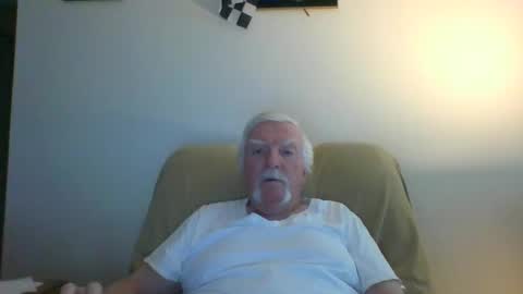 Snapshot of capecod21 chatting on January 5, 1:47 pm capecod21 online show from January 5, 1:47 pm
