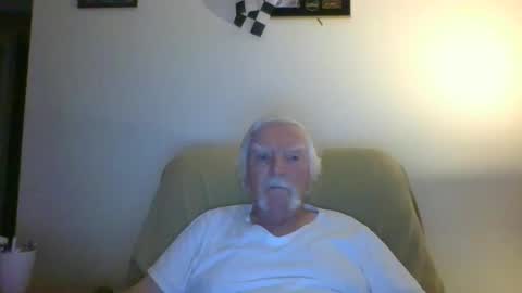 Snapshot of capecod21 chatting on February 14, 11:42 am capecod21 online show from February 14, 11:42 am
