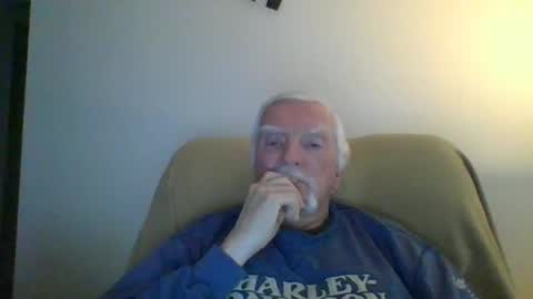 Snapshot of capecod21 chatting on December 27, 8:39 pm capecod21 online show from December 27, 8:39 pm