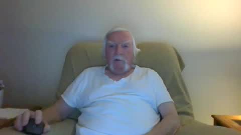 Snapshot of capecod21 chatting on February 22, 11:46 am capecod21 online show from February 22, 11:46 am