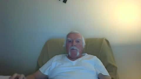 Snapshot of capecod21 chatting on February 8, 12:39 pm capecod21 online show from February 8, 12:39 pm