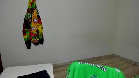 Snapshot of cardrey05 chatting on October 4, 12:16 am Carlos and Cristian online show from October 4, 12:16 am