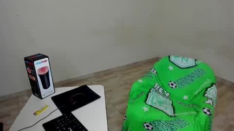 Snapshot of cardrey05 chatting on September 13, 5:41 am Carlos and Cristian online show from September 13, 5:41 am