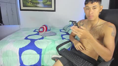 Snapshot of carlitosex09 chatting on February 3, 2:45 pm master online show from February 3, 2:45 pm