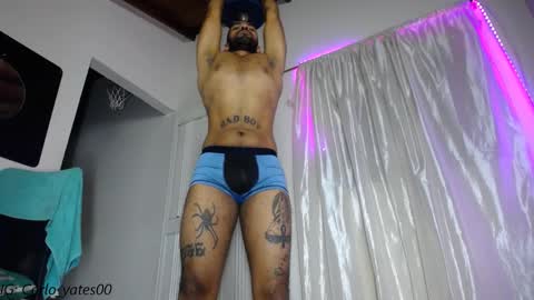 Snapshot of carlo_yates27 chatting on December 16, 11:50 pm carlo yates thx for help me to reach 100 thumps up online show from December 16, 11:50 pm