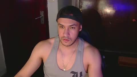 Snapshot of casas_oom chatting on December 7, 5:04 am online show from December 7, 5:04 am