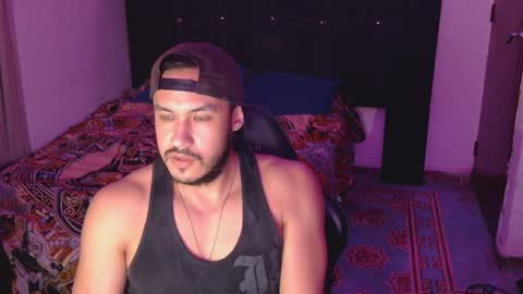 Snapshot of casas_oom chatting on October 4, 6:07 am online show from October 4, 6:07 am
