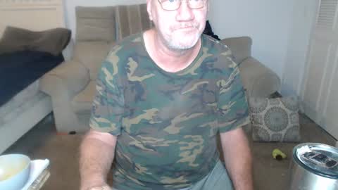 Snapshot of casinocam chatting on February 3, 7:31 pm CasinoCam online show from February 3, 7:31 pm