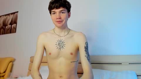 Snapshot of caties_cutes2 chatting on October 6, 8:52 am Tobi Den online show from October 6, 8:52 am