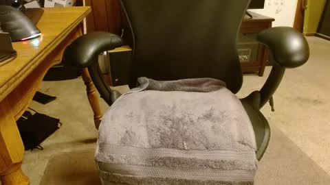 Boy looking for older men for first bottoming experience online show from January 12, 1:11 am