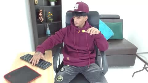 Charlie oconnor online show from December 31, 3:01 am