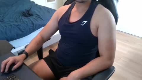 Snapshot of charliekkw chatting on February 9, 8:02 pm charliekkw online show from February 9, 8:02 pm