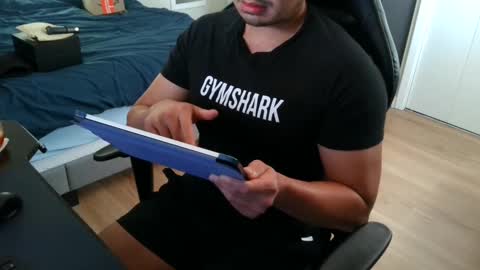 Snapshot of charliekkw chatting on December 8, 9:19 pm charliekkw online show from December 8, 9:19 pm
