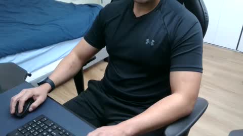 Snapshot of charliekkw chatting on February 16, 9:05 pm charliekkw online show from February 16, 9:05 pm