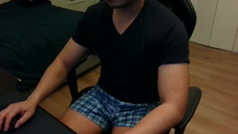 Snapshot of charliekkw chatting on February 8, 3:30 am charliekkw online show from February 8, 3:30 am