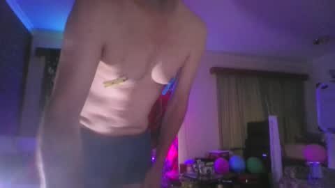 We Chat online show from October 19, 9:40 pm