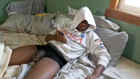 Que online show from March 20, 3:38 pm