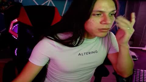 Snapshot of chico_explosivo chatting on October 11, 10:25 pm chico_explosivo online show from October 11, 10:25 pm