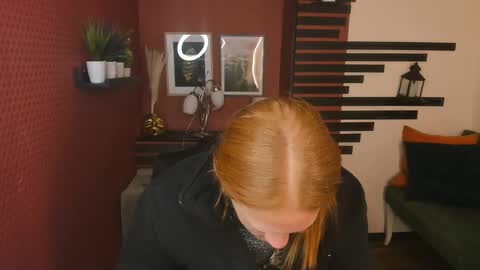 Chloe online show from November 25, 12:29 pm