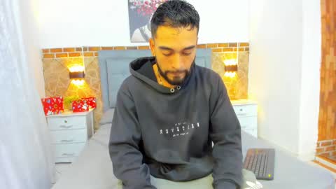 chris_kizz online show from December 29, 11:18 am