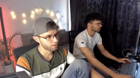 Snapshot of chrisandrew_ chatting on January 18, 10:28 pm Im Chirs IM MODEL INDEPENDT online show from January 18, 10:28 pm