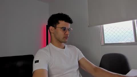 Snapshot of chrisandrew_ chatting on September 30, 9:29 pm Im Chirs IM MODEL INDEPENDT online show from September 30, 9:29 pm