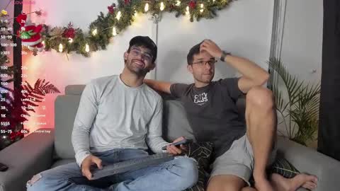 Snapshot of chrisandrew_ chatting on December 22, 3:00 am Im Chirs IM MODEL INDEPENDT online show from December 22, 3:00 am