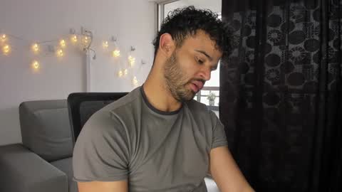 Snapshot of chrisandrew_ chatting on January 24, 7:28 pm Im Chirs IM MODEL INDEPENDT online show from January 24, 7:28 pm