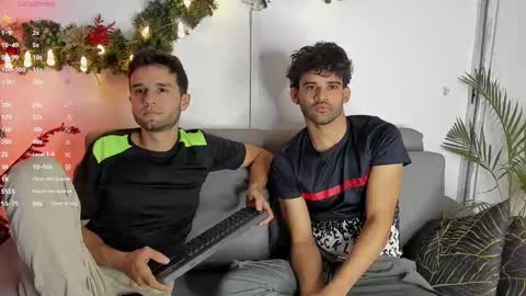 Snapshot of chrisandrew_ chatting on December 14, 2:56 am Im Chirs IM MODEL INDEPENDT online show from December 14, 2:56 am