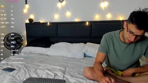 Snapshot of chrisandrew_ chatting on January 6, 3:53 am Im Chirs IM MODEL INDEPENDT online show from January 6, 3:53 am