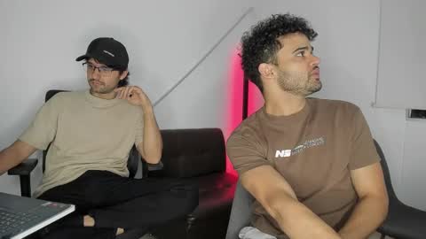 Snapshot of chrisandrew_ chatting on October 9, 1:32 am Im Chirs IM MODEL INDEPENDT online show from October 9, 1:32 am