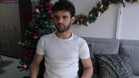 Snapshot of chrisandrew_ chatting on December 11, 4:05 pm Im Chirs IM MODEL INDEPENDT online show from December 11, 4:05 pm