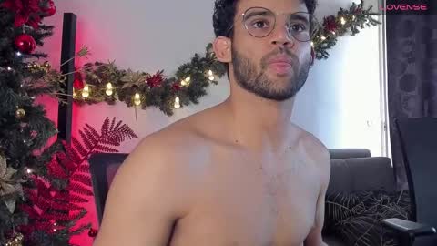 Snapshot of chrisandrew_ chatting on December 3, 5:34 pm Im Chirs IM MODEL INDEPENDT online show from December 3, 5:34 pm