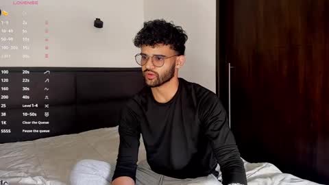 Snapshot of chrisandrew_ chatting on February 14, 9:10 pm Im Chirs IM MODEL INDEPENDT online show from February 14, 9:10 pm