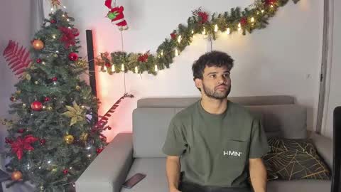 Snapshot of chrisandrew_ chatting on December 9, 3:07 am Im Chirs IM MODEL INDEPENDT online show from December 9, 3:07 am