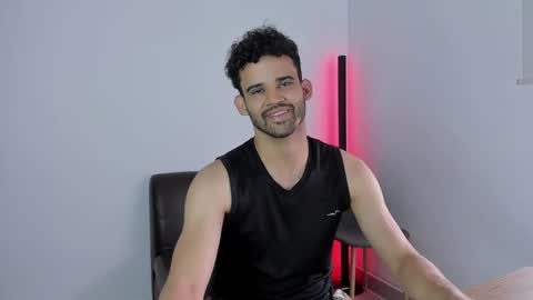 Snapshot of chrisandrew_ chatting on September 24, 8:40 pm Im Chirs IM MODEL INDEPENDT online show from September 24, 8:40 pm