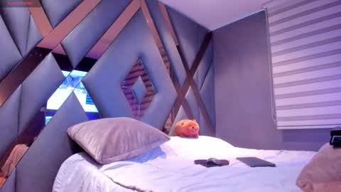 chrismorgan24 online show from November 18, 6:33 pm