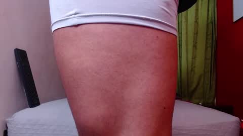 Snapshot of chriss_james chatting on December 11, 6:37 am chriss_james online show from December 11, 6:37 am