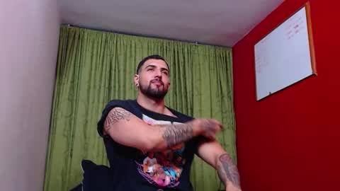 Snapshot of chriss_james chatting on March 8, 4:52 am chriss_james online show from March 8, 4:52 am