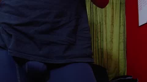 Snapshot of chriss_james chatting on December 13, 4:00 am chriss_james online show from December 13, 4:00 am