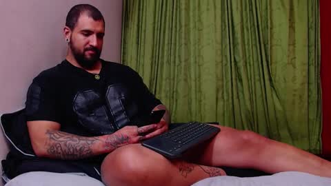 Snapshot of chriss_james chatting on December 5, 4:53 am chriss_james online show from December 5, 4:53 am
