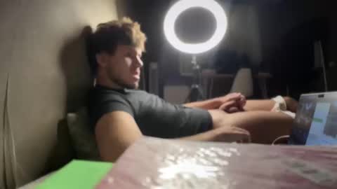 Christopher online show from November 9, 6:45 pm